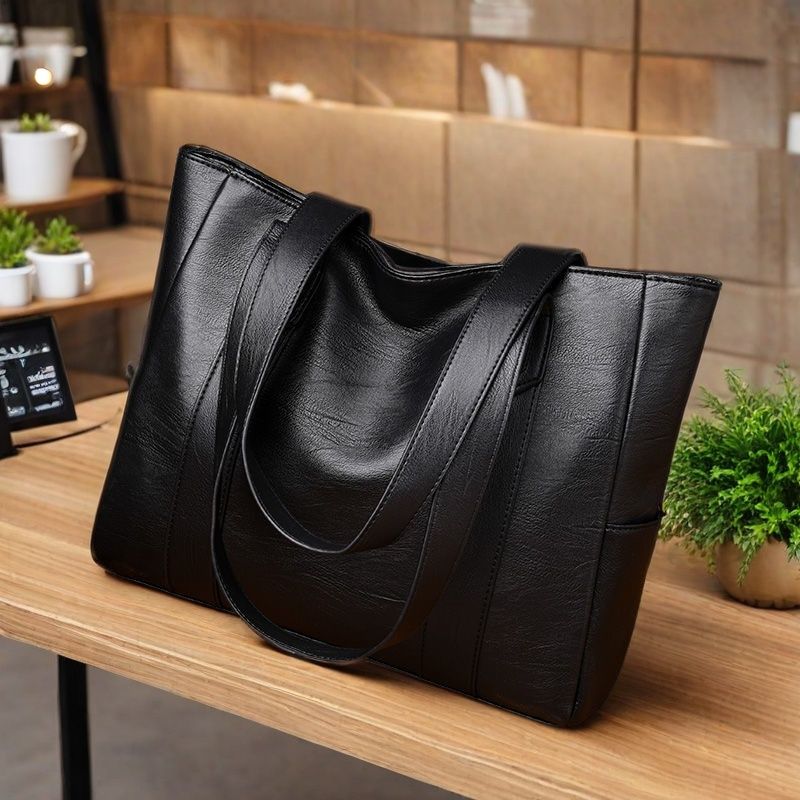 2XE98B Fashionable leather bag