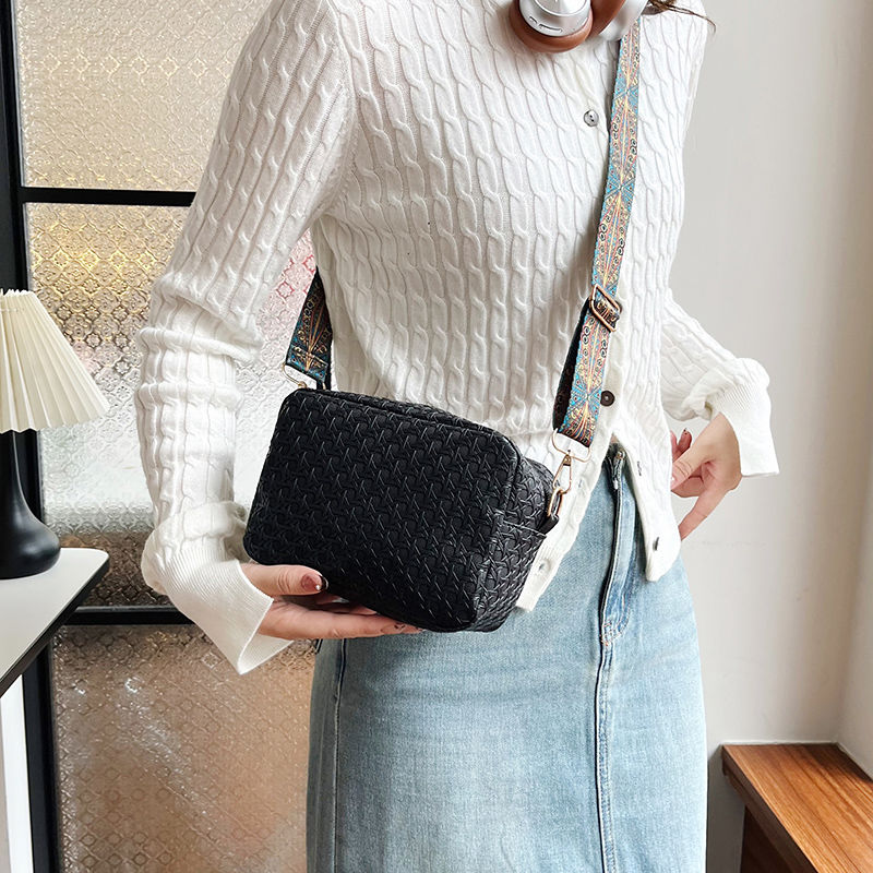 2XE65B Fashionable leather bag