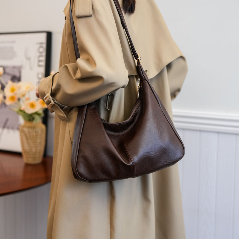2XE98B Fashionable leather bag