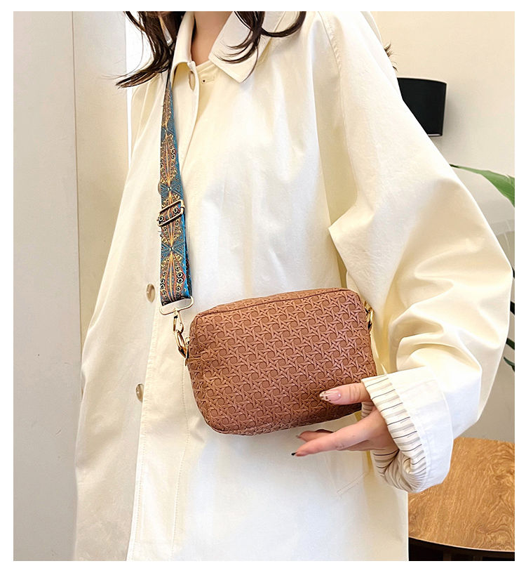 2XE65B Fashionable leather bag