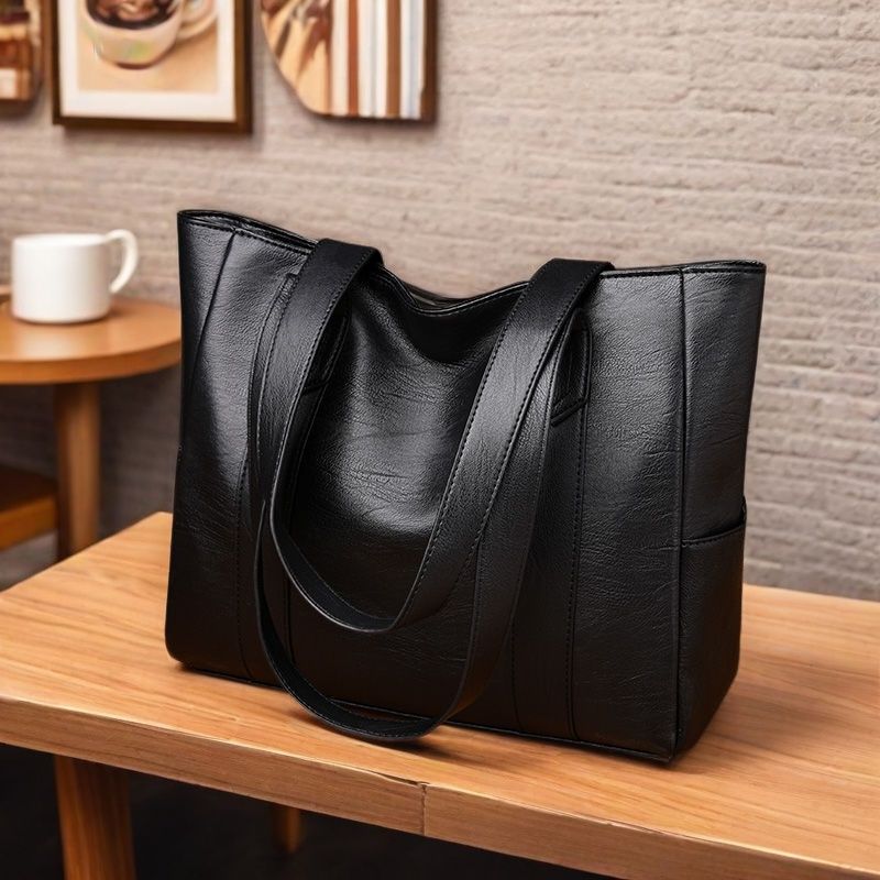2XE98B Fashionable leather bag