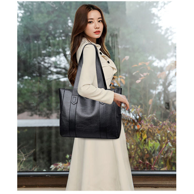 2XE98B Fashionable leather bag