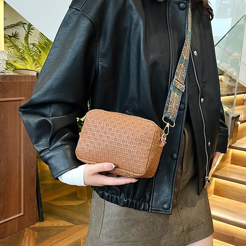 2XE65B Fashionable leather bag
