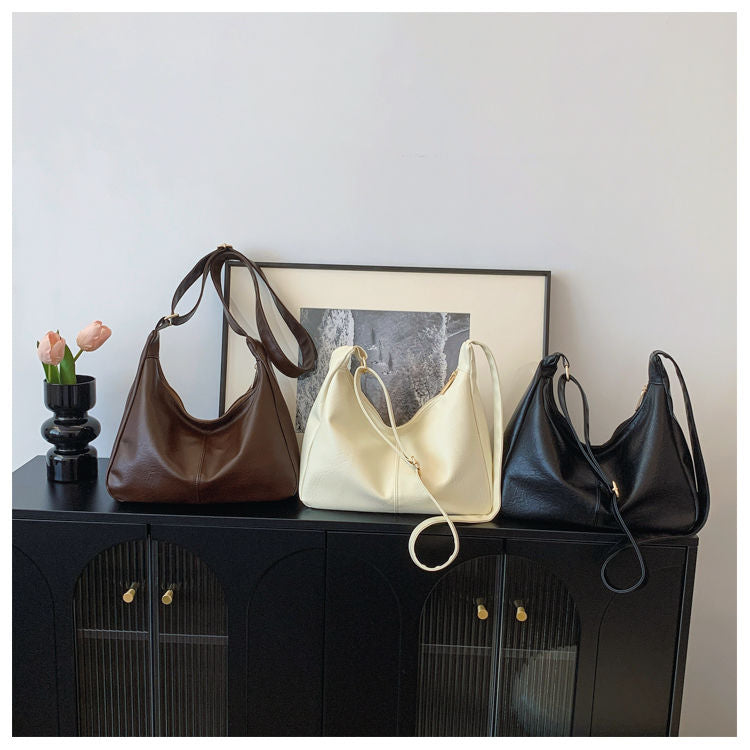 2XE98B Fashionable leather bag