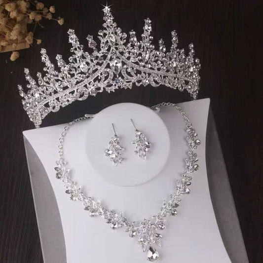 1LT68K Fashion necklaces and earrings, tiara