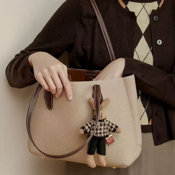 1XE65B  Fashionable leather bag 