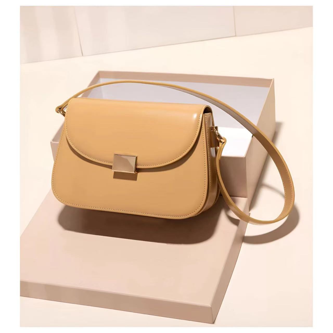 5C002B Fashionable leather bag
