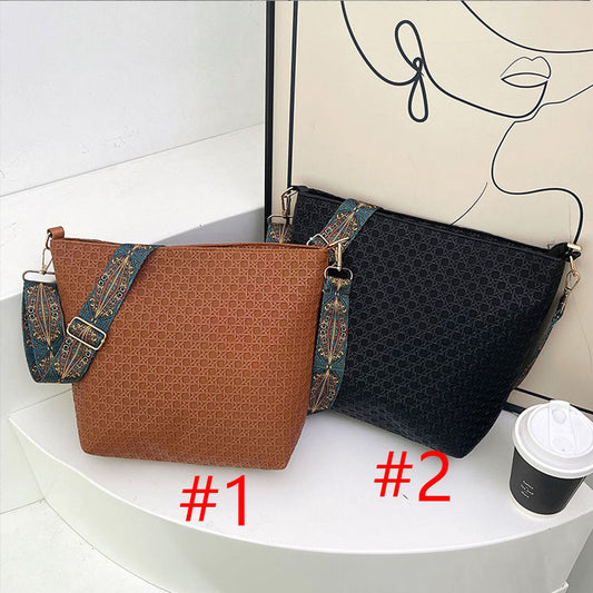 2XE65B  Fashionable leather bag